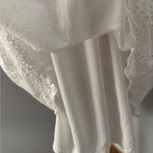 Bluheaven 100% cotton white flowy dress. V neck, eyelet trim Size Medium - Picture 4 of 11